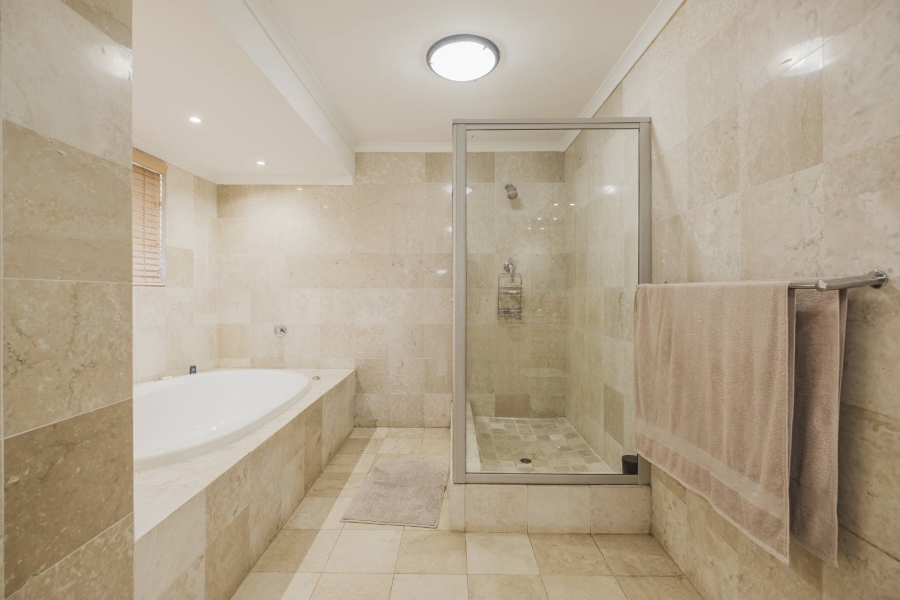 4 Bedroom Property for Sale in Fresnaye Western Cape